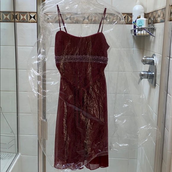 Beautiful dark red dress - Picture 2 of 4